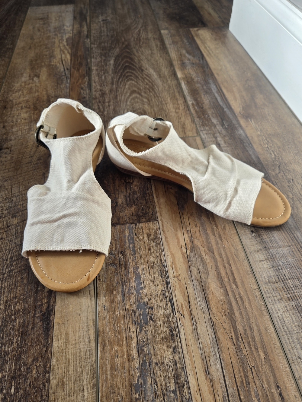 True Craft Camella Cream Canvas Boho Flat Sandals 8.5